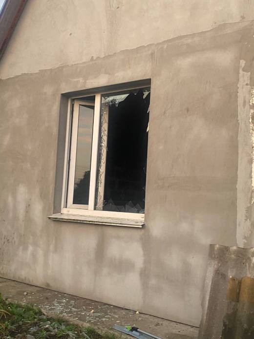 Обломки сбитой российской ракеты упали на дома в Киевской области, есть пострадавшие: фото