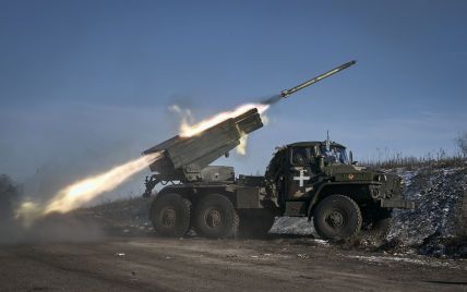 «Фейерверк и салют» в Соледаре: украинские вооруженные силы уничтожили российский склад боеприпасов и топлива - видео