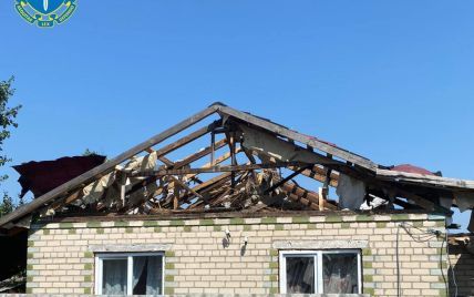 Оккупанты утром ударили по Херсону - повреждены учебное заведение и жилой дом
