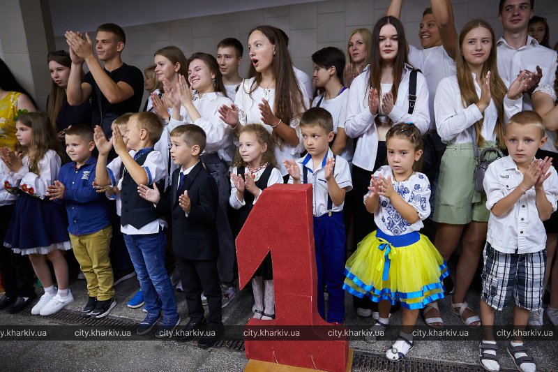 В Харькове "Первый звонок" провели в метро: как это было - фото 3