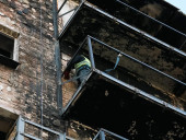 В Буче восстанавливают многоэтажки, пострадавшие от российских оккупантов. Кравченко проверил как продолжаются работы - фото 8