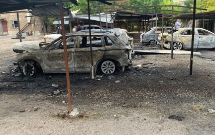 Пожар, повреждены машины и дома: появились фотографии после массированного обстрела в Херсонской области
