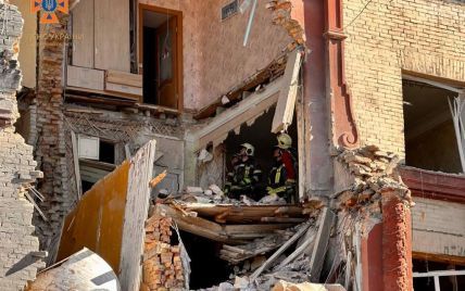 В Запорожье завершили поиск погибших и пострадавших в результате ракетного удара: фото с места событий