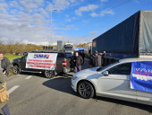 Как предупреждение: словацкие перевозчики на час перекрыли границу с Украиной - фото 1