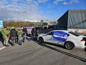 Как предупреждение: словацкие перевозчики на час перекрыли границу с Украиной - фото 2