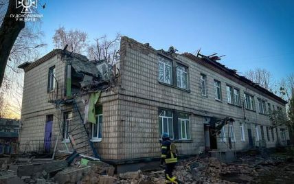 В Киеве сбитый дрон упал на детский сад – в Сети показали последствия: фото, видео