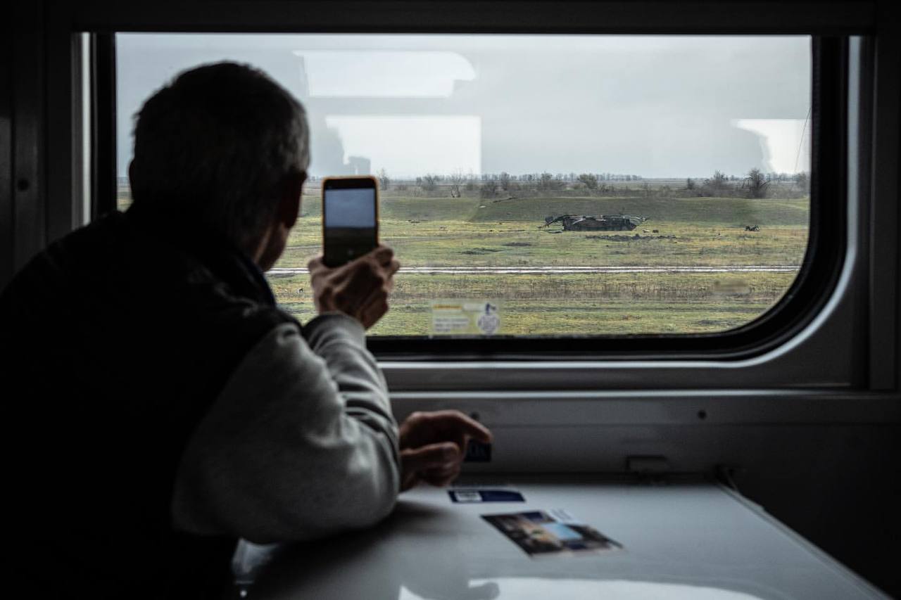 День "железных людей": Зеленский объяснил, почему железная дорога - гораздо больше, чем просто транспорт - фото 5