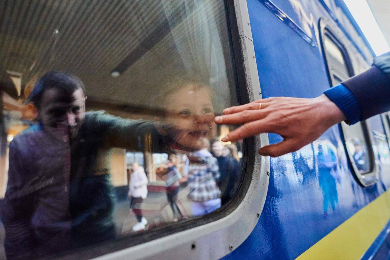 День "железных людей": Зеленский объяснил, почему железная дорога - гораздо больше, чем просто транспорт - фото 9