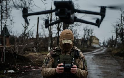 Спецназовцы Нацгвардии с помощью дрона-камикадзе уничтожили группу оккупантов, занявших чужой дом: видео