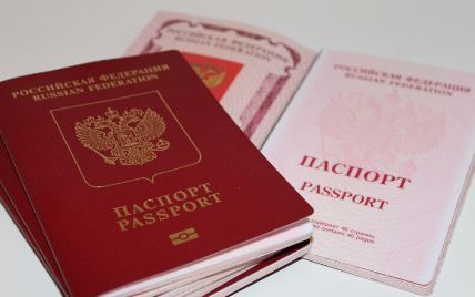 В Запорожье захватчики создают "административные органы", чтобы больше выдавать российских паспортов