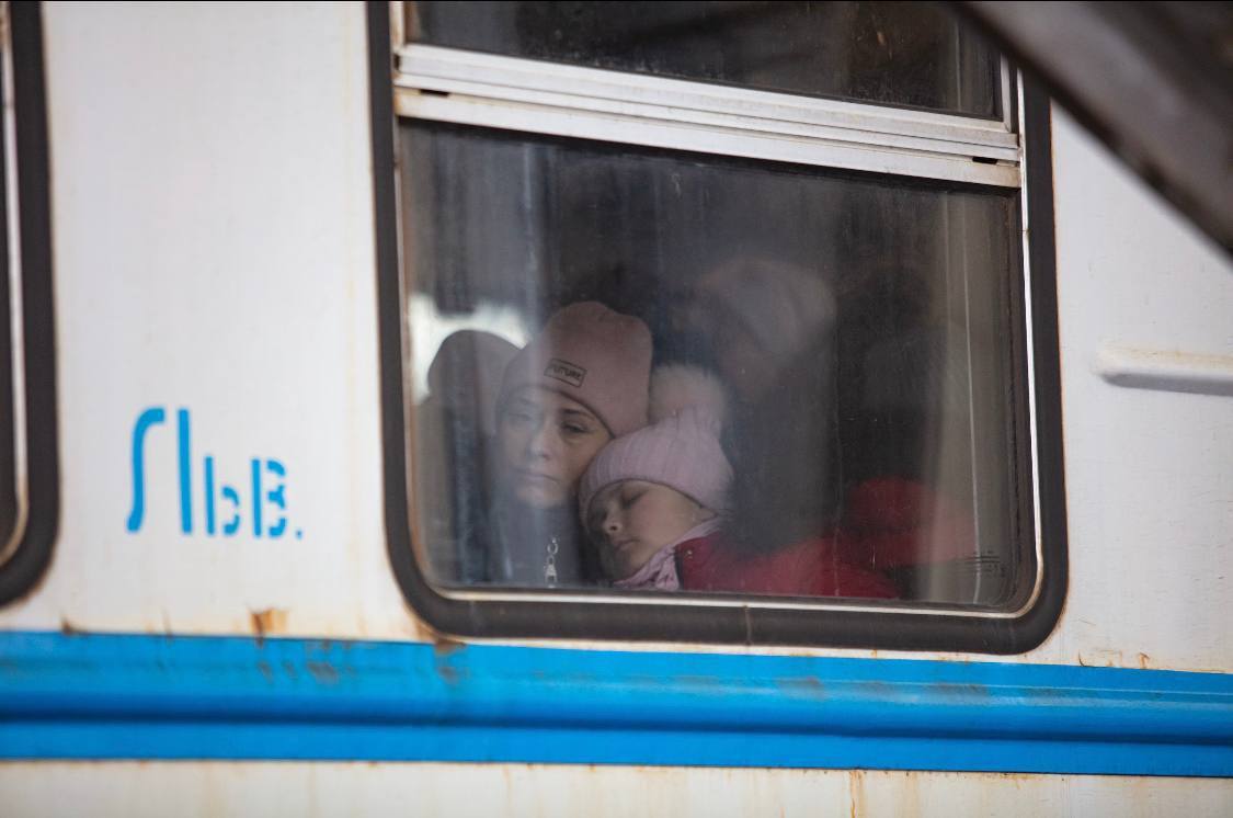 День "железных людей": Зеленский объяснил, почему железная дорога - гораздо больше, чем просто транспорт - фото 7