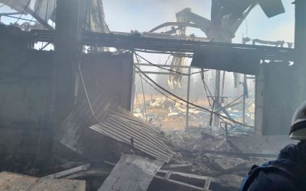 Обстрел Херсона: Красный Крест сообщил о полностью разрушенном складе с гуманитарной помощью (фото)