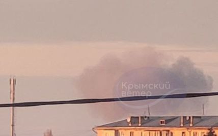 В Крыму раздалась серия взрывов: в Севастополе мощный пожар (фото, видео)