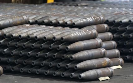 Украине не хватает артснарядов и ракет ПВО из-за задержки помощи — Bloomberg