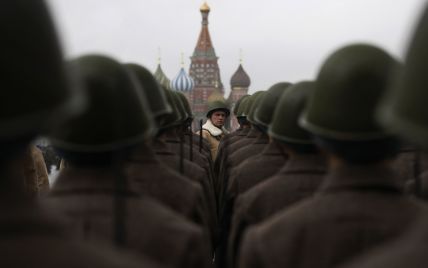 "Уже не может воевать без ленд-лиза КНР, Ирана и КНДР": историк назвал сильные и слабые стороны армии РФ