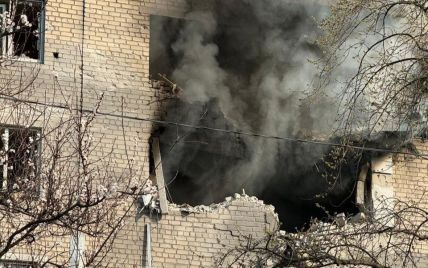 Оккупанты обстреляли Часов Яр и влупили по многоэтажке в Селидово: какие последствия
