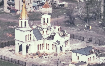 Разбитая церковь, изуродованные дома и выжженная земля: военные показали Часов Яр – видео
