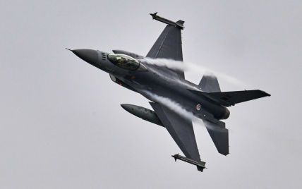 В России объявили "законной целью" F-16 для Украины за ее пределами: детали