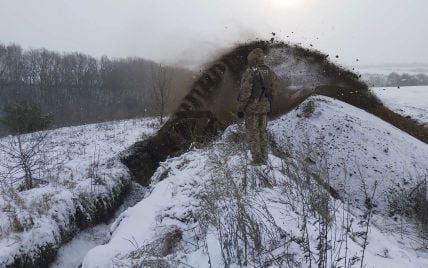 На фронте продолжаются три десятка боев: подробности от Генштаба