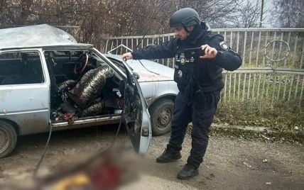 У Запоріжжі росіяни атакували автівку з людьми: поліція показала наслідки