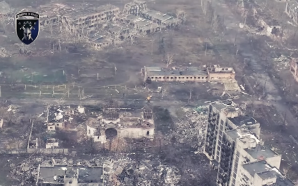 Перевдягаються в цивільних та обходять позиції ЗСУ: військовий розповів про дії росіян у Торецьку